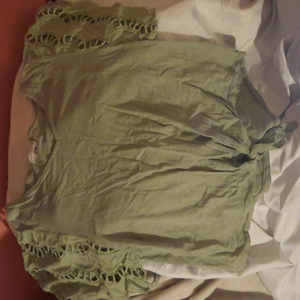 Tahari olive green lace sleeve crop top